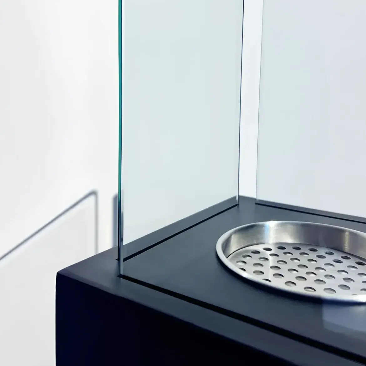 Camino a Bioetanolo a Colonna 110cm Nero 3kW da Giardino Moderno