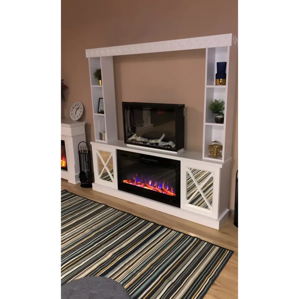 Camino Elettrico 1500W Bianco con Scaffale Portaoggetti Specchiato Moderno