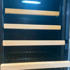 Cantinetta Vino Defrost 91L Nero Frigorifero con Ripiani e Luce LED