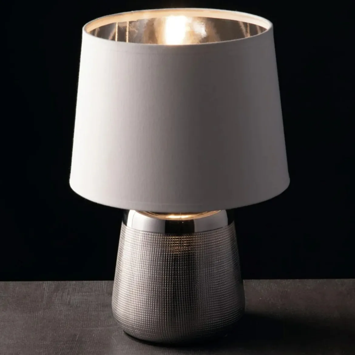 Lampada da Tavolo in Ceramica Argento con Paralume Bianco Elegante