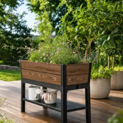 Orto Rialzato Effetto Legno con Ripiano 113x47,5x79,8 cm Marrone