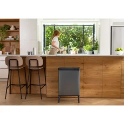 Pattumiera Keter 54L Blu Perlato Apertura Push per Cucina con Gambe