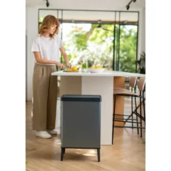 Pattumiera Keter 54L Blu Perlato Apertura Push per Cucina con Gambe