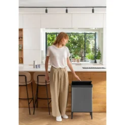 Pattumiera Keter 54L Grigio Perlato Apertura Push per Cucina con Gambe