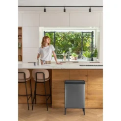 Pattumiera Keter 54L Grigio Perlato Apertura Push per Cucina con Gambe