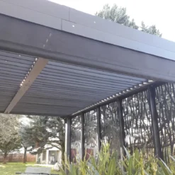 Pergola Bioclimatica in Alluminio 360x300 cm con Tenda e 5 Pannelli