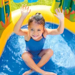 Piscina Gonfiabile Bambini Scivolo Canestro Spruzzatori 249x191x109 cm