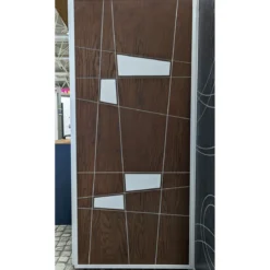 Portoncino Blindato Traps Noce con Pannello in Vetroresina e Inserti Argento