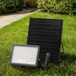 Proiettore Solare 62 LED 8W con Sensore Crepuscolare Telecomando