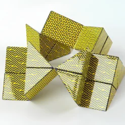 Rompicapo 12 Pezzi Cubo Snodabile Dynacube con Espositore da Banco