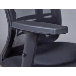Sedia da Ufficio Nera in Rete Ergonomica con Ruote