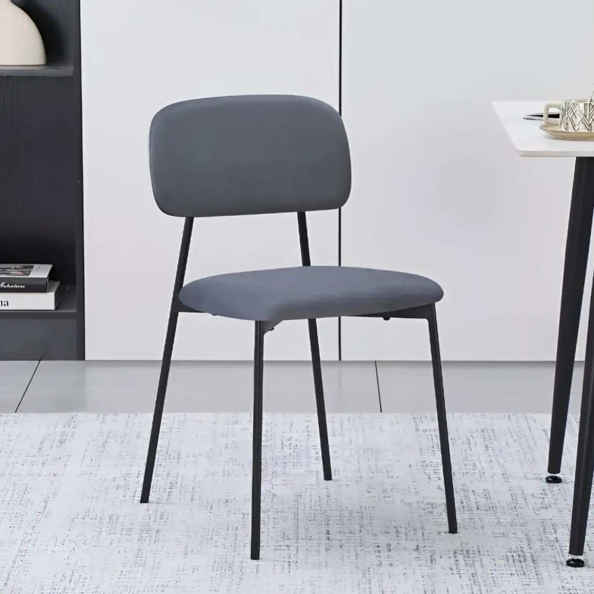 Set 4 Sedie in Vellutino Grigio 44x49x78 cm Struttura in Metallo Nero