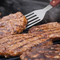 Set Utensili Barbecue 18 Pezzi in Acciaio Cromato con Manico in Legno