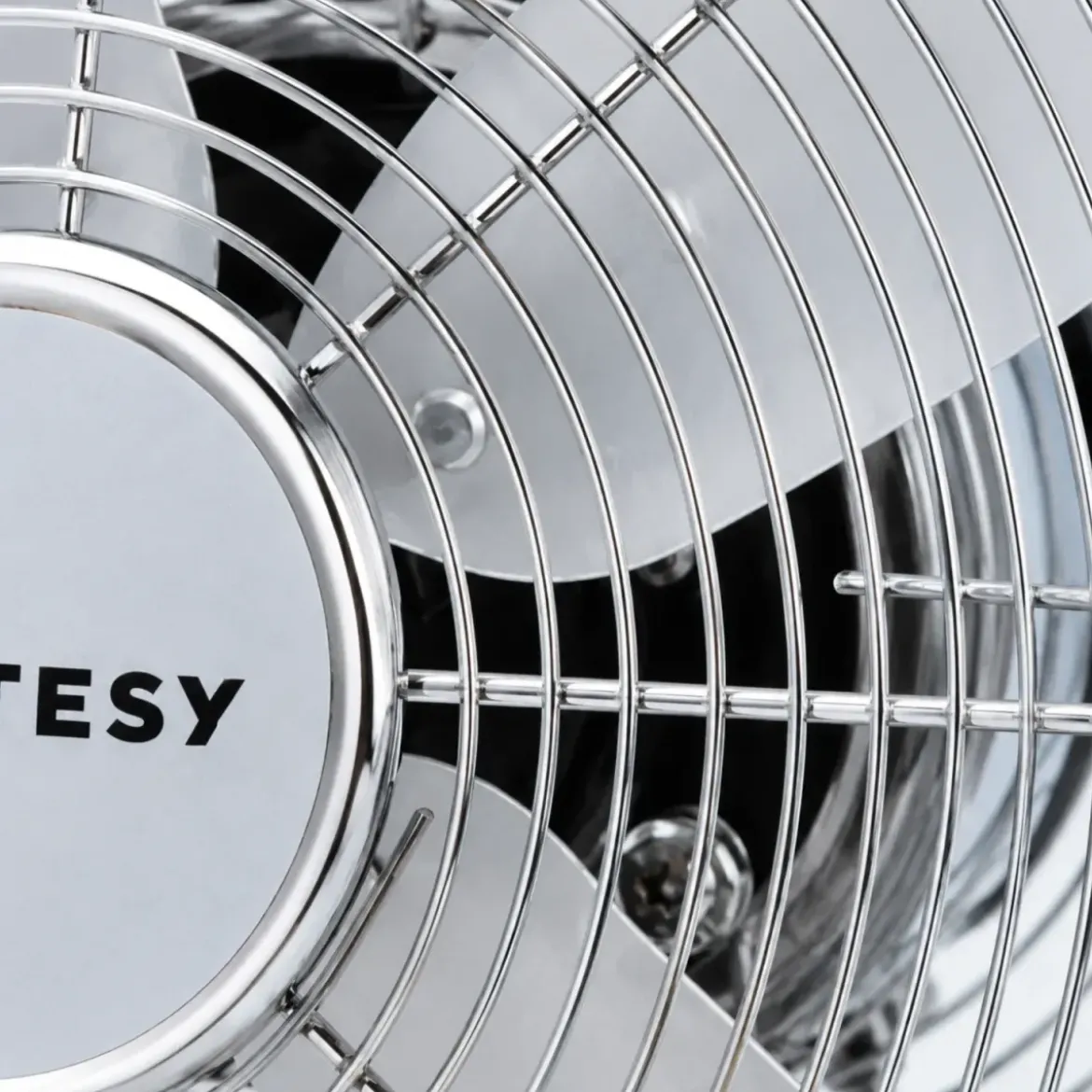 Ventilatore da Tavolo Cromato 60W 3 Velocità Inclinazione Regolabile